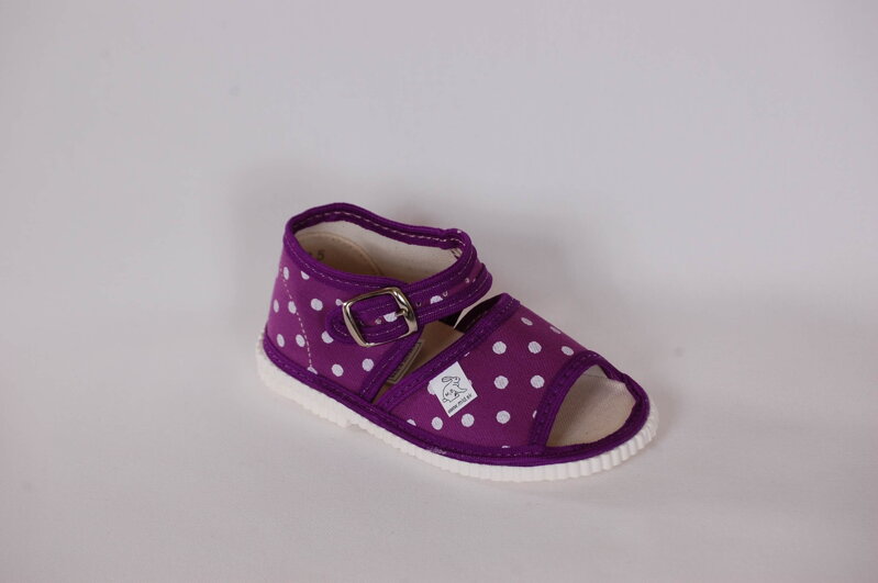 Textilné sandálky s otvorenou špicou - fialová s bodkami