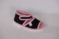 Textilné sandálky s otvorenou špicou a zapínaním na suchý zips - čierne s ružovým lemom